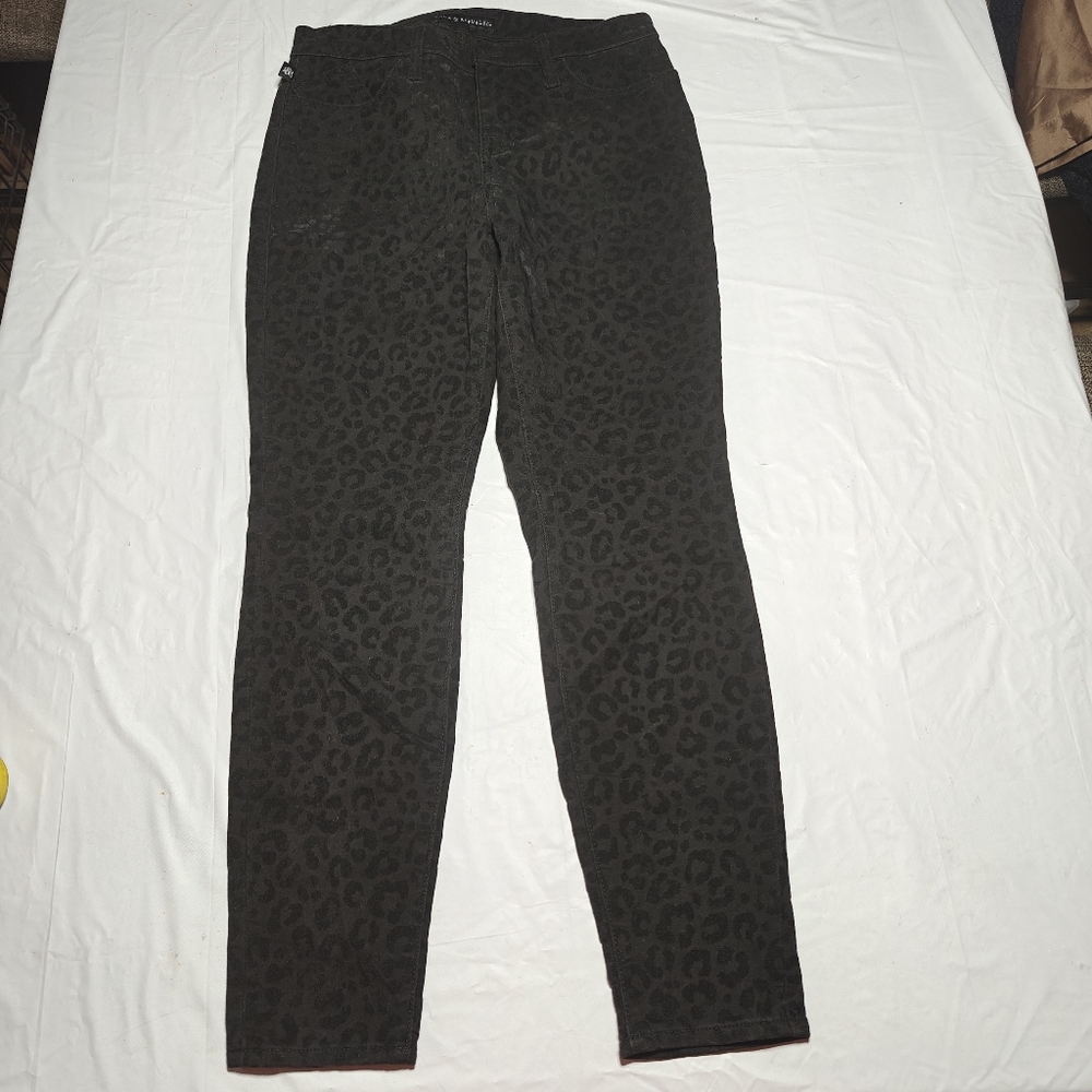 Rock & Republic Kashmiere mid-rise skinny jeans with a black leopard print. 10M
